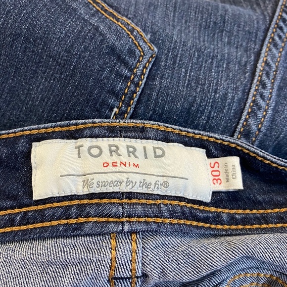 Torrid Denim women’s slim boot jeans size 30 short - Picture 3 of 6